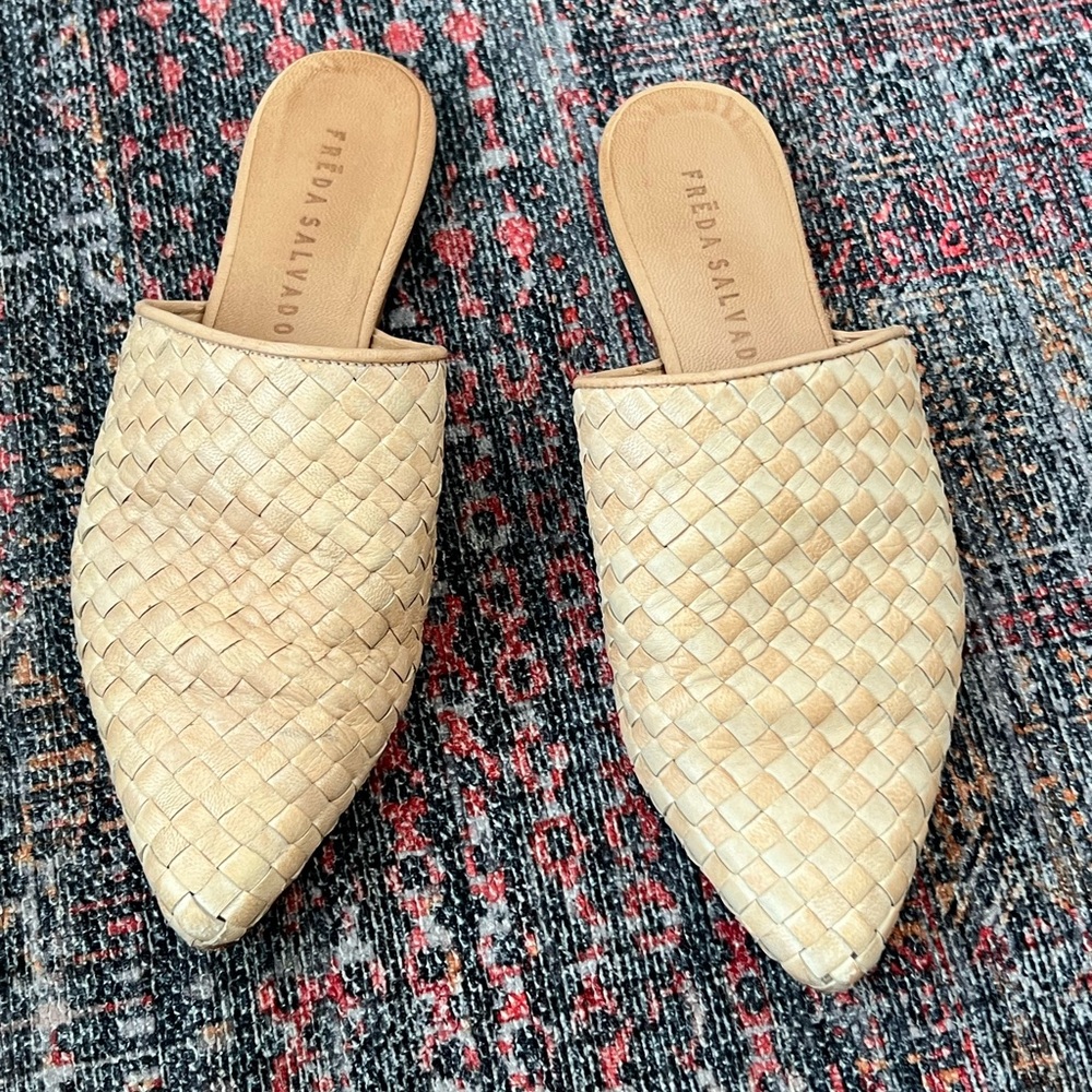 Freda Salvadore Holly Woven Mule Slides Size 6